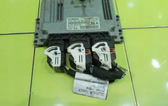 Citroen C4 II Engine control unit/module 9676379780