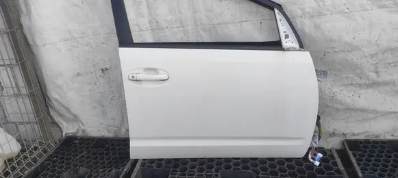 Toyota Prius (XW20) Front door 