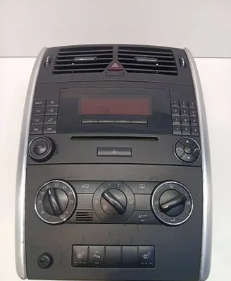 Mercedes-Benz B W245 Radio/CD/DVD/GPS head unit A1698700689 MF2750 021165