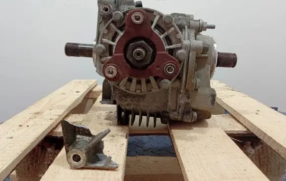 Gearbox transfer box case