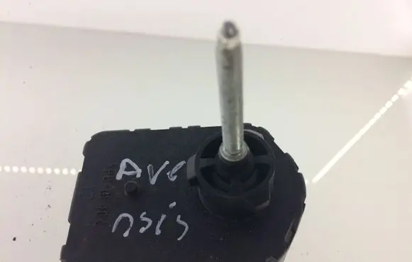Toyota Avensis T250 Headlight level adjustment motor 