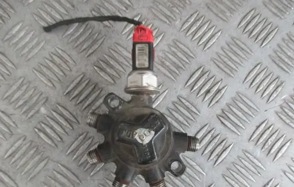 Ford Focus Other engine part 4M5Q9D280DA