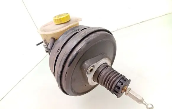 Volkswagen PASSAT B5 Brake booster 4B3612105A