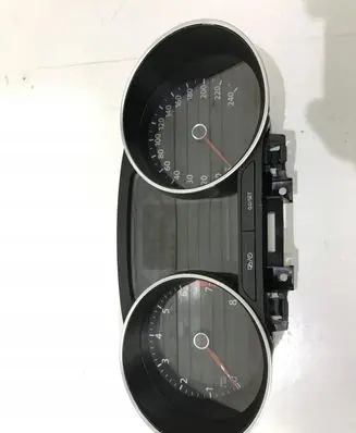 Volkswagen Polo Speedometer (instrument cluster) 6C0 920 730 C