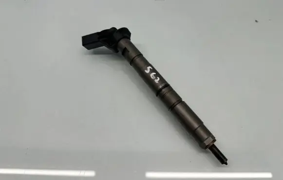 Audi A4 S4 B8 8K Fuel injector 059130277ap 0445116008