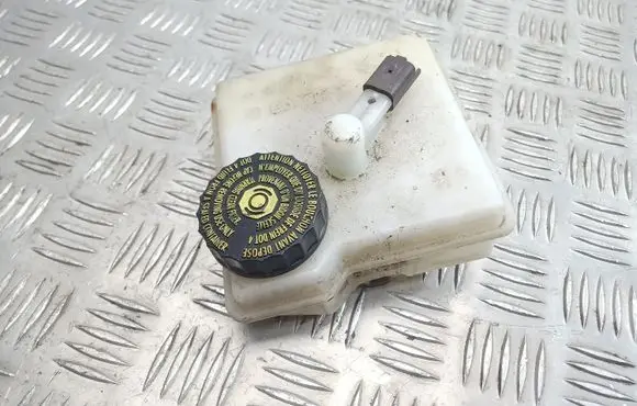 Brake fluid reservoir