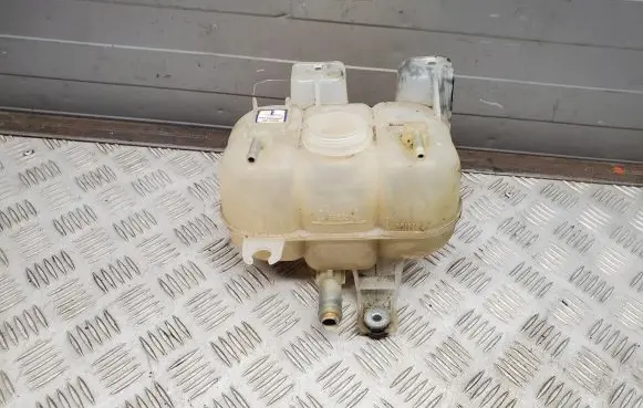 Chrysler Pacifica Coolant expansion tank/reservoir 68217323AA