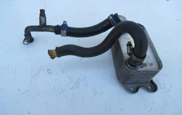 Volvo XC70 Engine oil radiator 90779 0685 2017W41