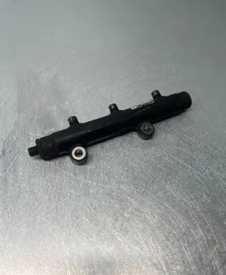 Land Rover Discovery 3 - LR3 Fuel main line pipe A2C27000085