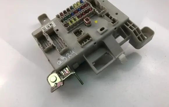Toyota Avensis T250 Fuse box set 8198050030