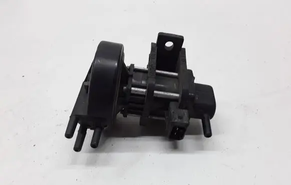 Mercedes-Benz C W202 Vacuum valve 4715396