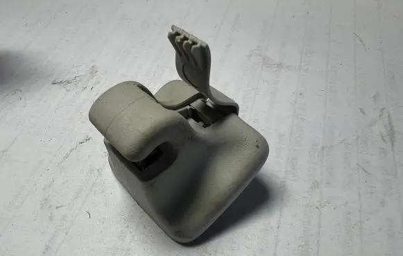Volkswagen PASSAT B6 Sun visor clip/hook/bracket 1K0857561B