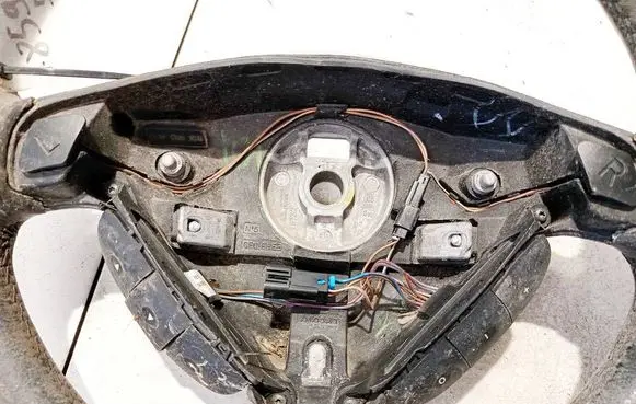Steering wheel buttons/switches