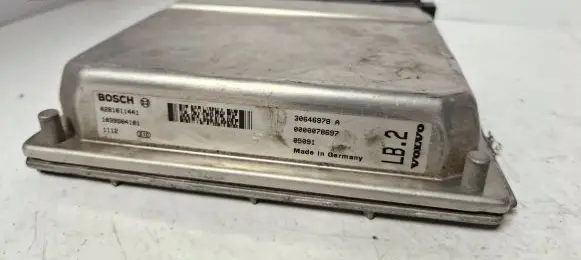 Volvo V70 Engine control unit/module 0281011441 1112 1039S04101