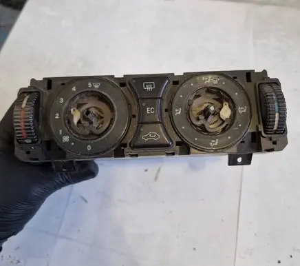 Mercedes-Benz E W210 Climate control unit 9140010258 2108302085 0334055