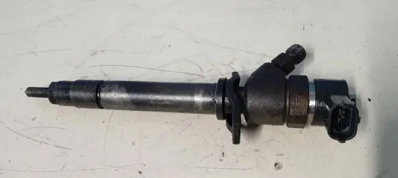 Volvo S80 Fuel injector 8658352