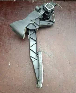 Mercedes-Benz B W245 Accelerator throttle pedal A1693000504