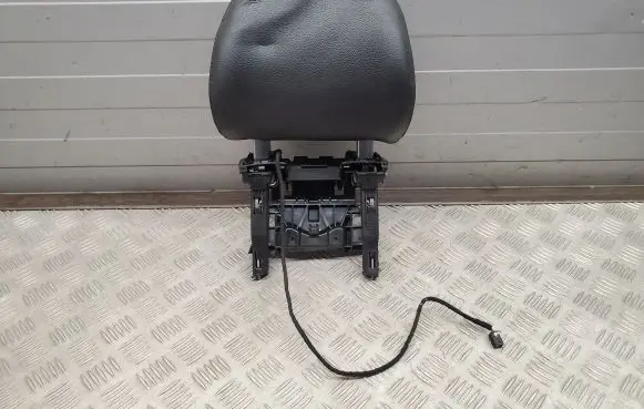 Audi A5 Front seat headrest 
