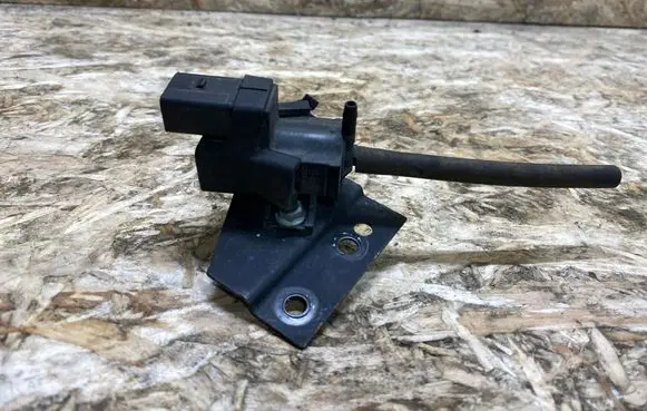 Bentley Flying Spur Vacuum valve 037906283D