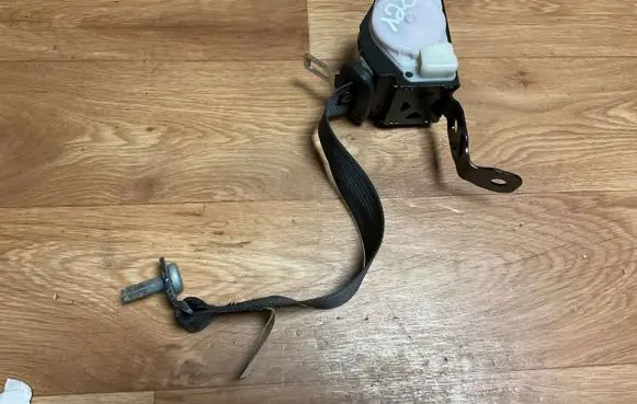 Opel Insignia A Rear seatbelt 13288436 M203 042009