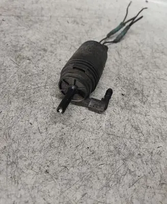 BMW 5 E39 Windscreen/windshield washer pump 67128377612