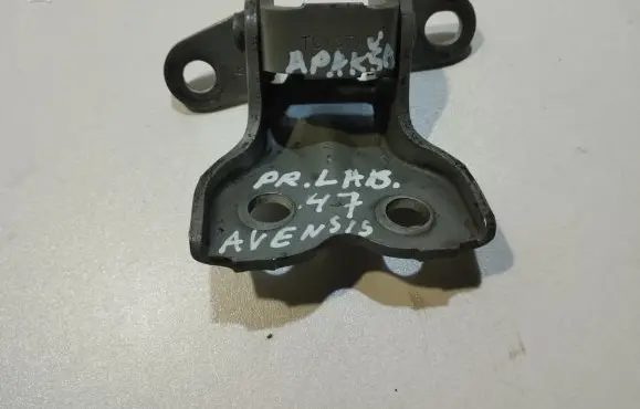 Toyota Avensis T250 Front door lower hinge 