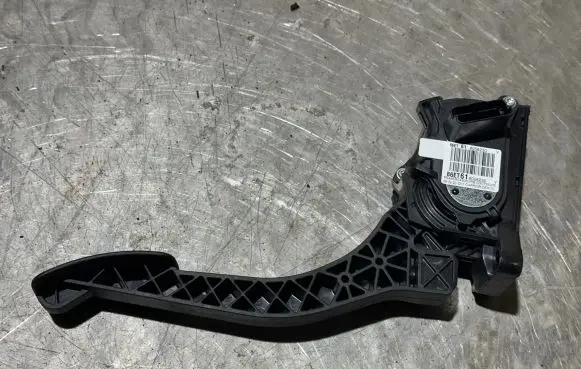 Peugeot 308 Accelerator throttle pedal 9836042080