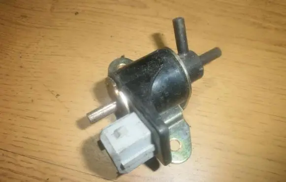 Renault Laguna I Turbo solenoid valve