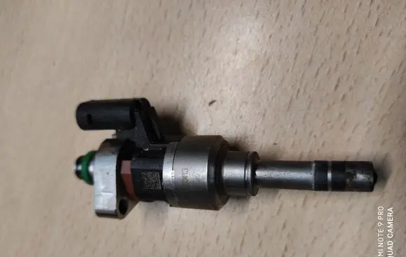 Chevrolet Malibu Fuel injector 17302332163
