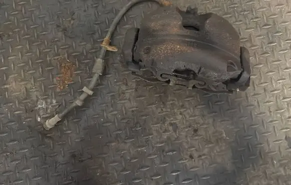 Ford Kuga II Front brake caliper