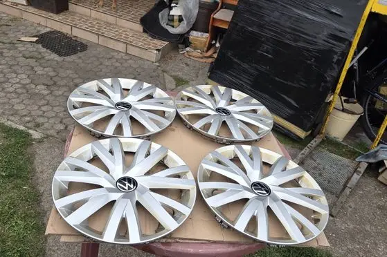 Volkswagen Golf VII R16 wheel hub/cap/trim 5G0601147B