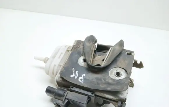 Audi A4 S4 B5 8D Front door lock