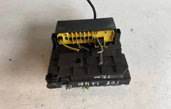 Peugeot 508 Fuse module 9677987580