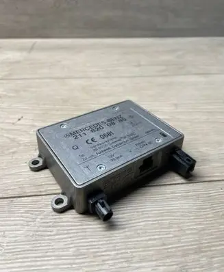 Mercedes-Benz CLS C219 Aerial antenna amplifier 2118200885 09701212