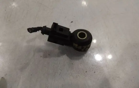 Volkswagen Touran I Detonation knock sensor 030905377C