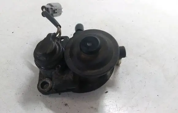 Toyota Corolla Verso E121 Fuel filter housing 