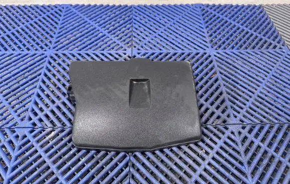 Toyota Avensis T270 Fuse box cover 8266205291 9374