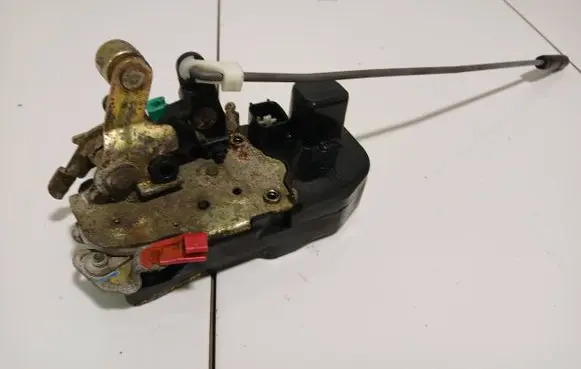 Jeep Grand Cherokee (WK) Front door lock