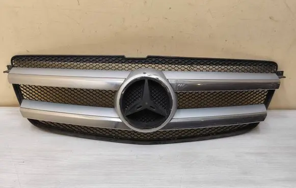Mercedes-Benz GL X166 Front bumper upper radiator grill A0008880060