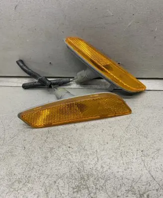 Cadillac CTS Front bumper turn signal 25699380 25699094