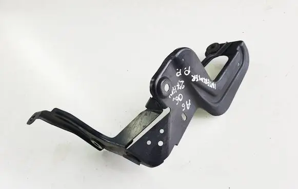 Audi A6 S6 C6 4F Intercooler pipe mounting bracket 