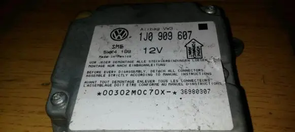 Volkswagen PASSAT B5 Airbag control unit/module 1J0909607 5WK4199