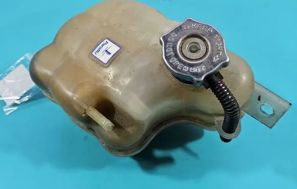 Fiat Freemont Coolant expansion tank/reservoir 68105172AB IMPRK1560442