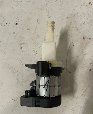 Mercedes-Benz E C207 W207 Headlight level adjustment motor 13911202928A 6NM00971500