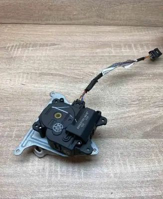 Toyota Verso Air flap motor/actuator 0637008610 2464701801 WITHPLUG