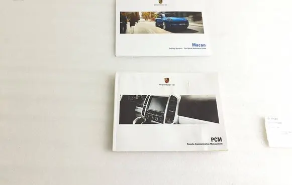 Porsche Macan (95B) Owners service history hand book 