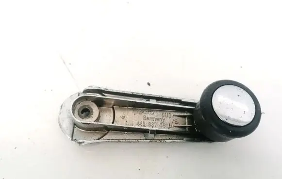 Audi A4 S4 B5 8D Front door window winding handle 443837581D