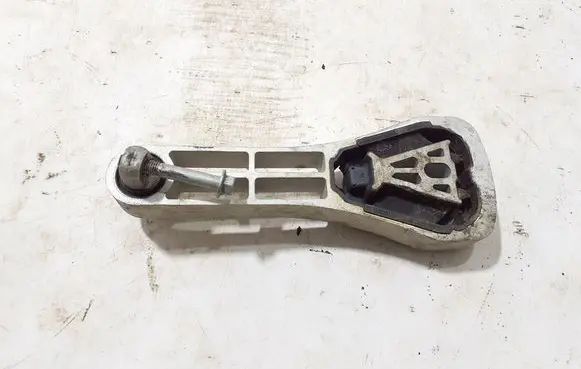 Engine mounting bracket