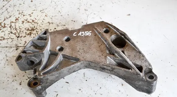 Volkswagen PASSAT B7 Engine mounting bracket 06J199207P
