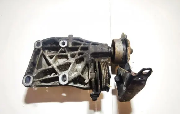 Honda HR-V Engine mounting bracket